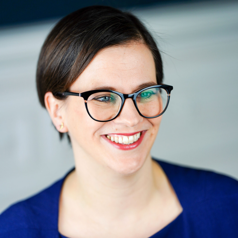 Dr. Julia Sacher